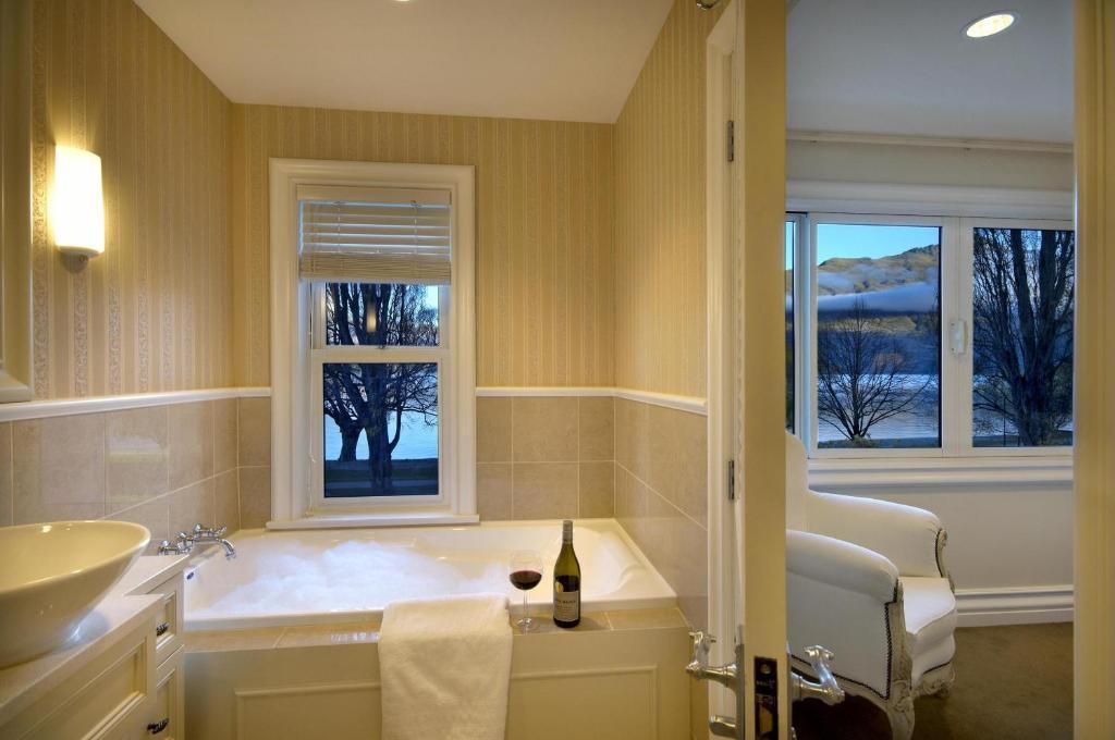 Esplanade Queenstown By Staysouth Luaran gambar